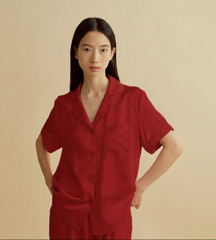 NOIRE – Elegant Silk Cozy Set