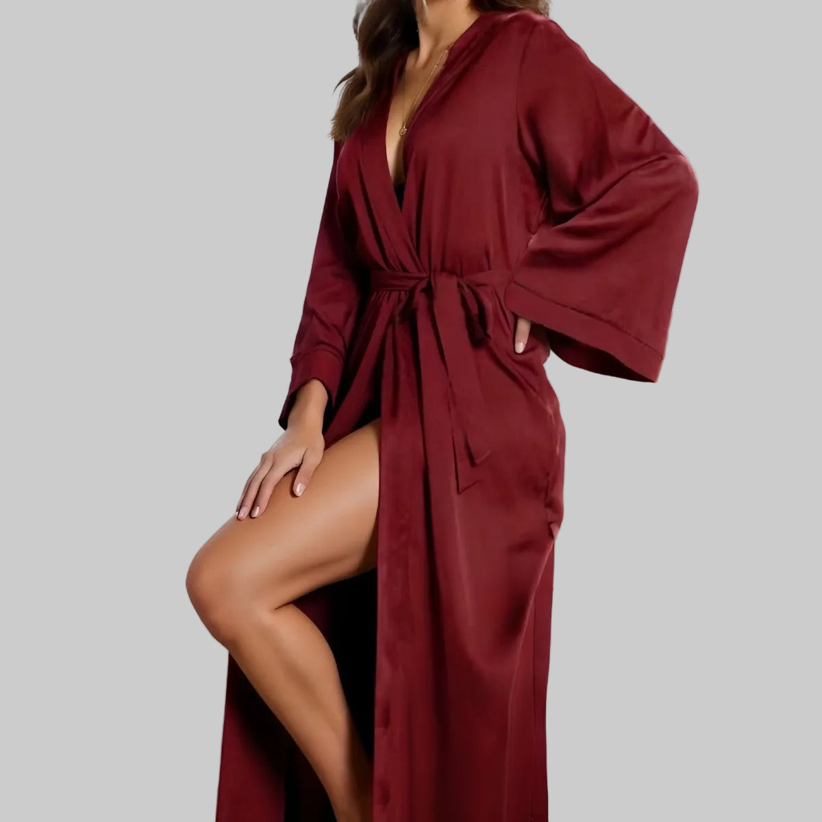 CASSANDRA – Peignoir soyeux à col en V