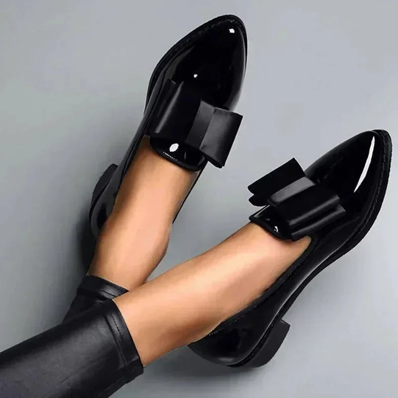 Mocassins à nœud en cuir verni