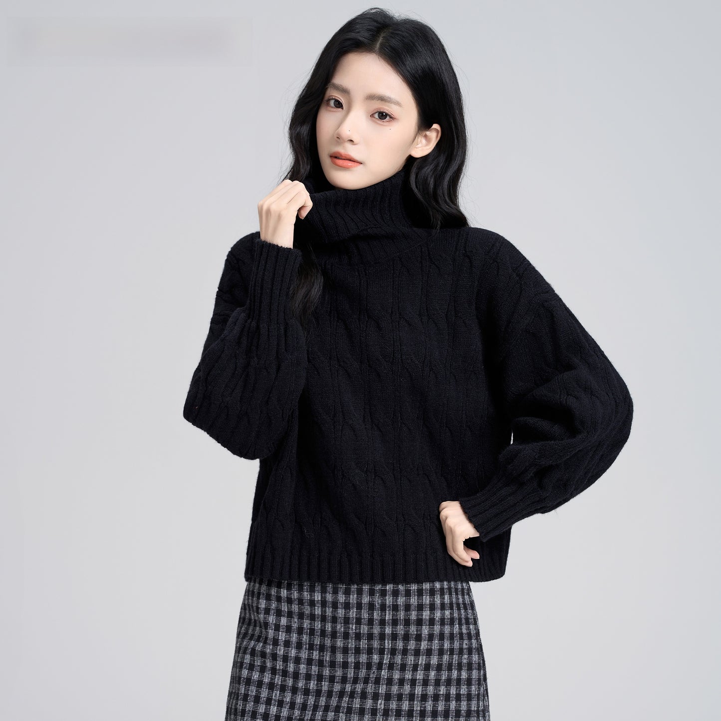 ELISE – TURTLENECK CABLE-KNIT SWEATER