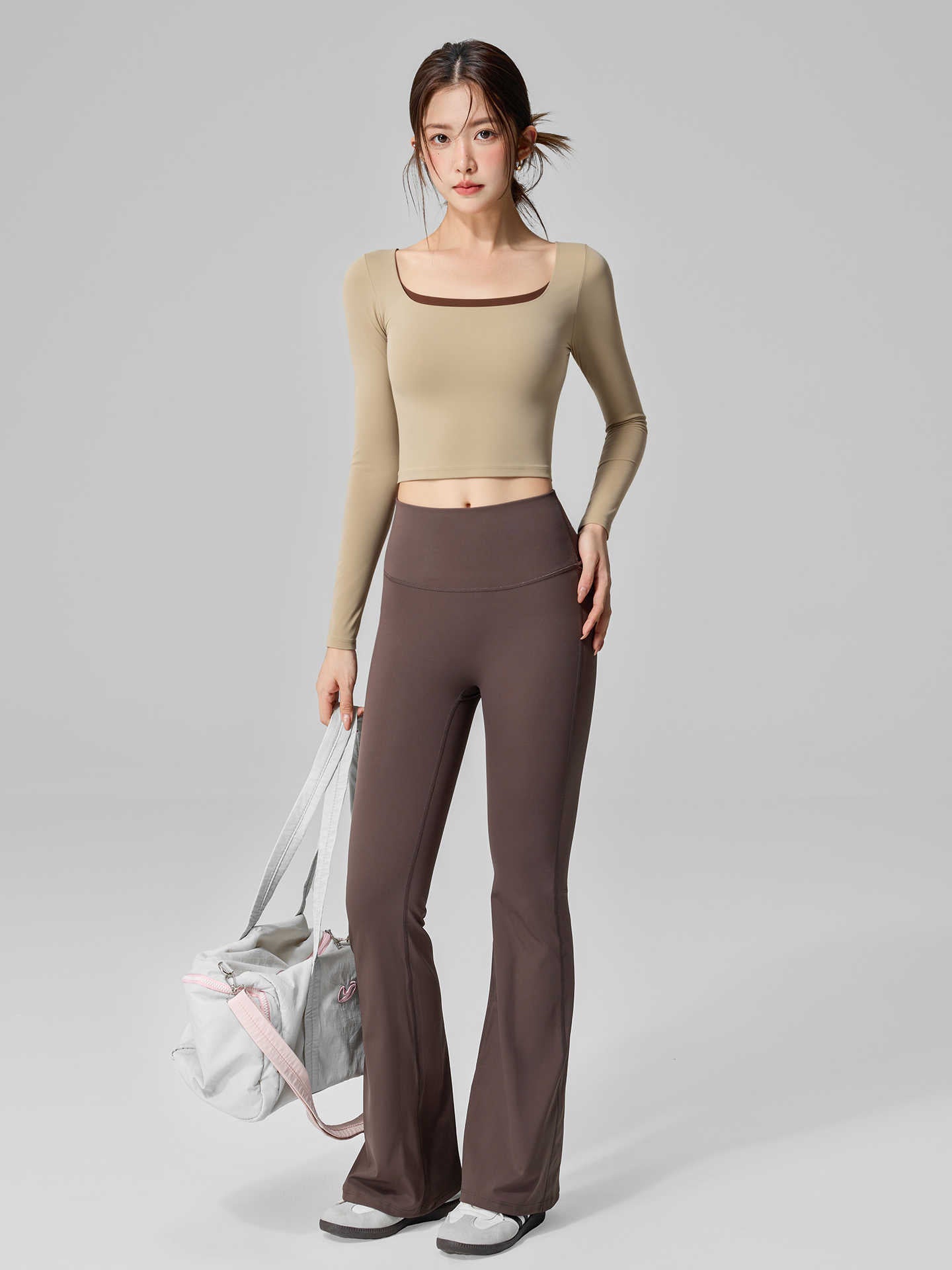 NOVA – SLIM-FIT YOGA TOP & LEGGINGS