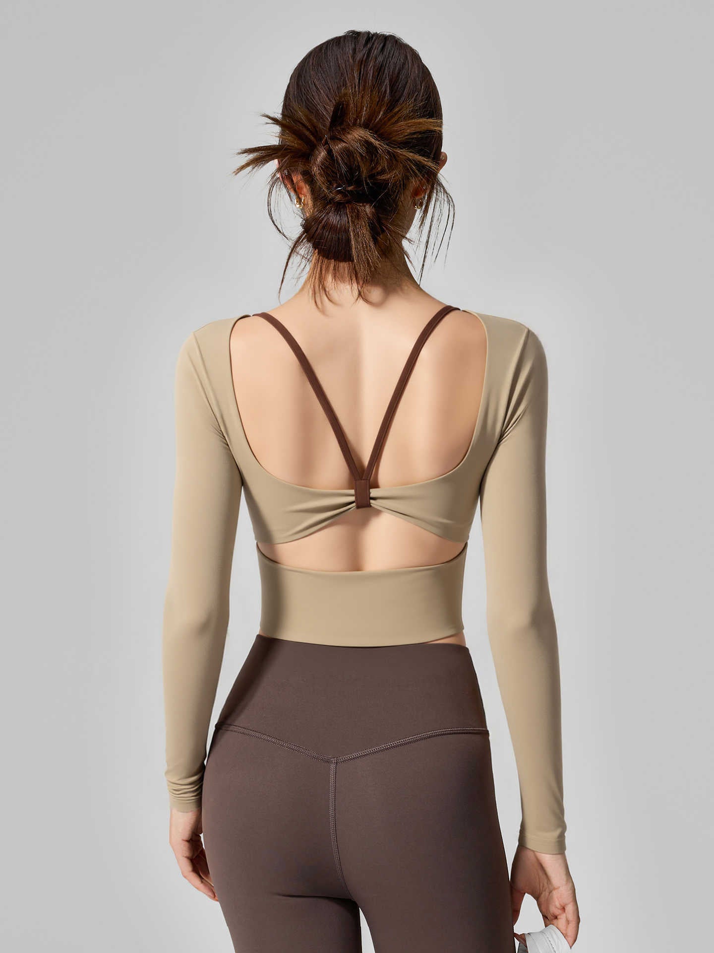 NOVA – SLIM-FIT YOGA TOP & LEGGINGS
